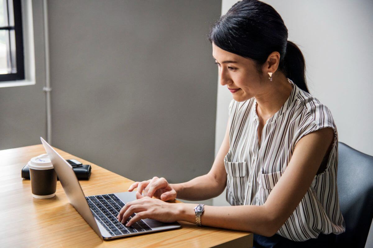 Businesswoman exploring the KreditHero platform for potential cash flow solutions to support her business operations and financial stability.